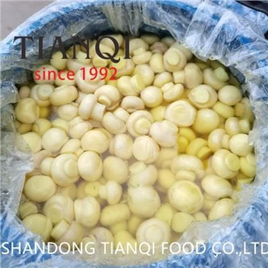 Розсолений білий гриб нового врожаю в бочках